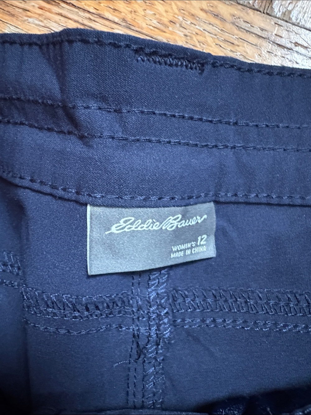 Eddie Bauer size 12 women’s navy Shorts - Picture 2 of 4